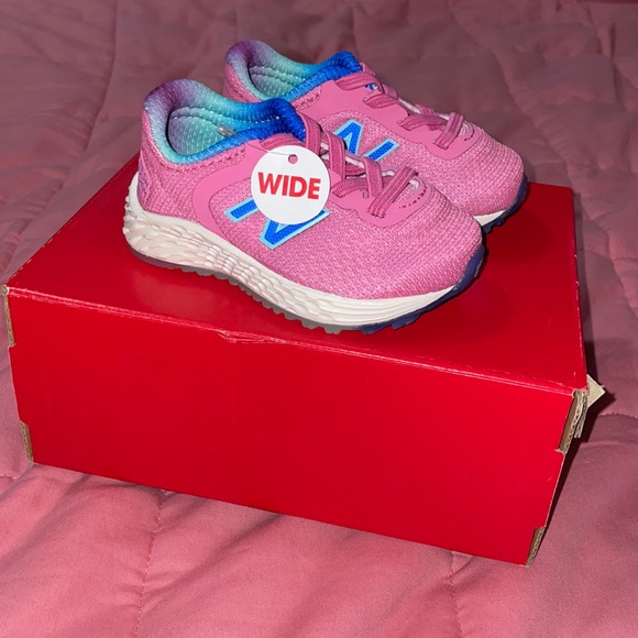 NWT New balance infants size 3 wide pink and blue sneakers - Picture 1 of 9